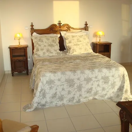 Les Charmilles Bed & Breakfast *